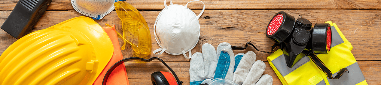 image d'une personne munie d'un casque de chantier pour symboliser la sécurité au travail, infos Carif-Oref Provence - Alpes - Côte d'Azur